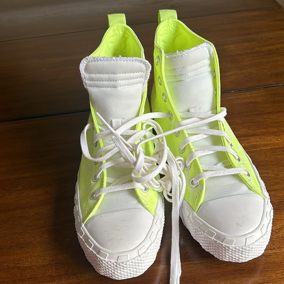 Neon Green Converse Size Men’s 10.5 Women’s 12.5 - Picture 2 of 10